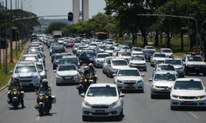 Governo amplia teto de crédito para carros de aplicativo para R$ 200 mil