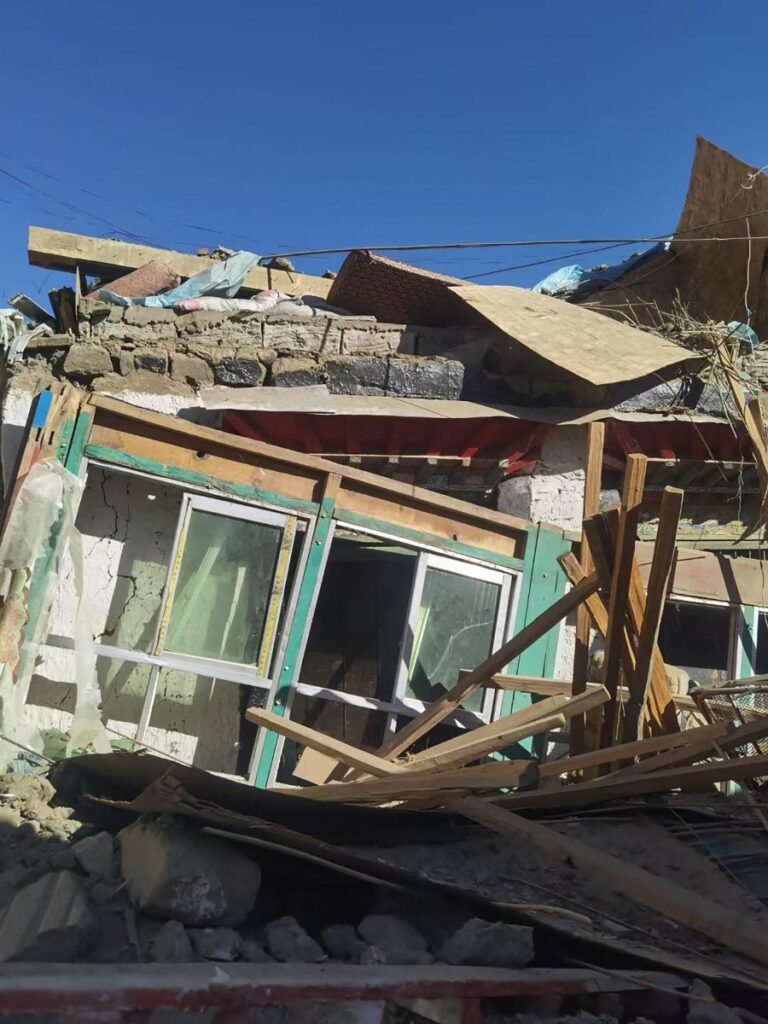 Nepal inicia enterro das vítimas de avalanche e prossegue com as buscas por mais de 4.000 desaparecidos