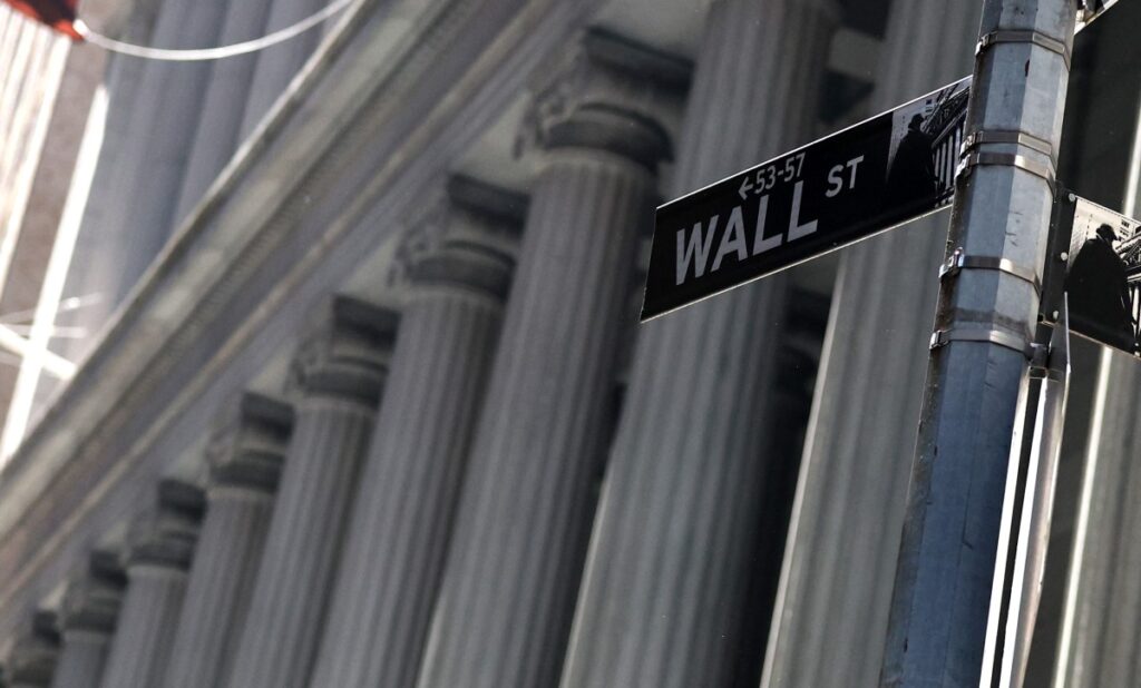 Wall Street recua, pressionada por alta dos rendimentos dos títulos do Tesouro