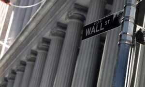 Wall Street recua, pressionada por alta dos rendimentos dos títulos do Tesouro