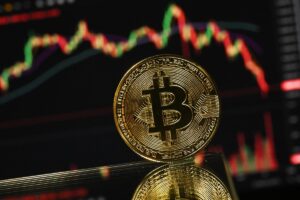 Bitcoin volta a superar US$ 80 mil após três meses e sobe quase 25% em uma semana