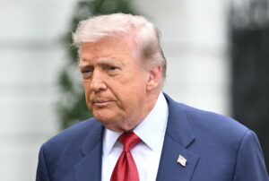 Trump diz que pode sancionar bancos chineses com relações com Irã e descarta sanções à Rússia