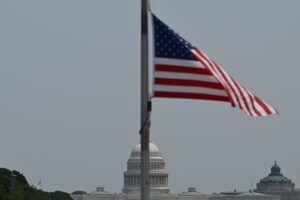 Nos EUA, líderes do Senado chegam a acordo para evitar shutdown durante campanha eleitoral