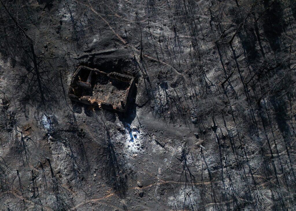 Incêndio florestal atinge cerca de 4.000 hectares no sudoeste da Espanha