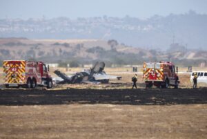 Caça americano cai perto de base militar na Califórnia