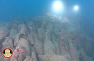 Mergulhadores italianos encontram restos de um navio romano com centenas de ânforas
