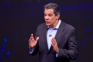 Haddad promete “passar régua em contratos” e abrir espaço em investimentos na educação