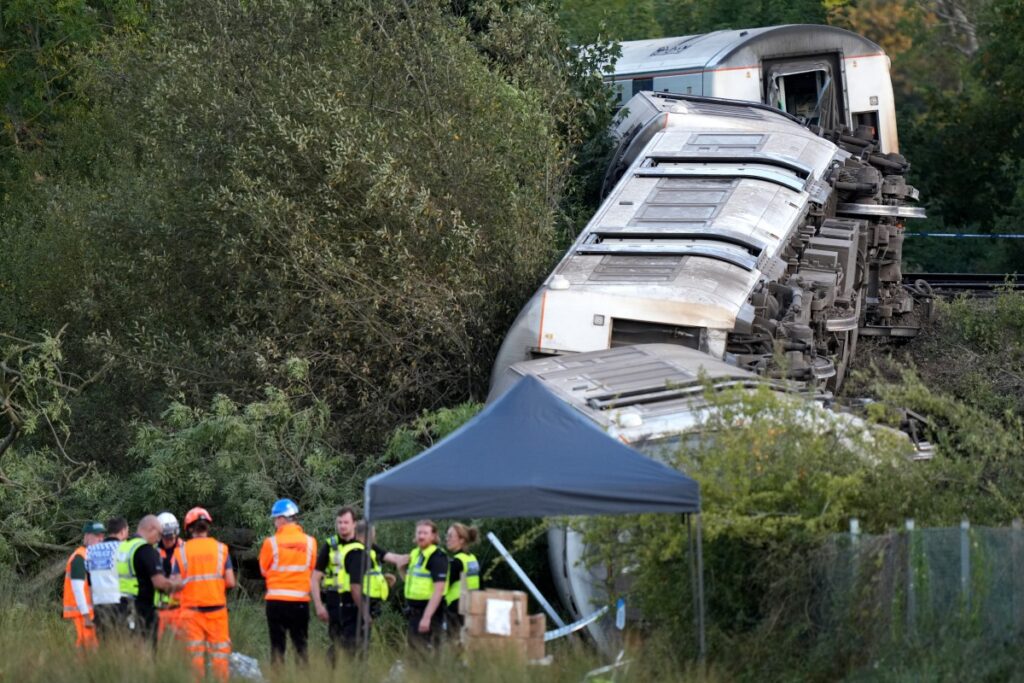 Descarrilamento de trem deixa dois feridos graves no sudeste da Inglaterra