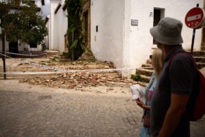 Terremoto atinge Granada e danifica casas e carros