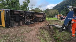 ANTT diz que ônibus de acidente em Petrópolis era clandestino
