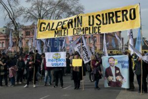 Milhares de pessoas protestam na Argentina por endividamento dos lares