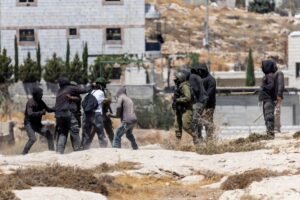 Colonos israelenses na Cisjordânia atacam jornalistas da AFP