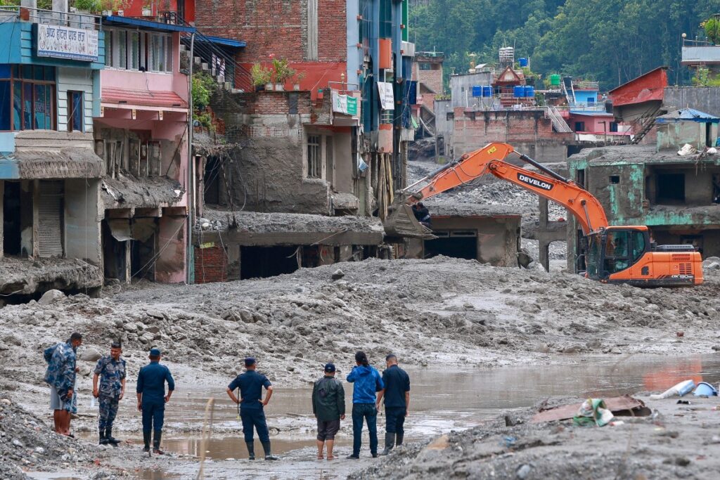 Com mais de 600 mortos, Nepal diz precisar de bilhões de dólares para reconstrução