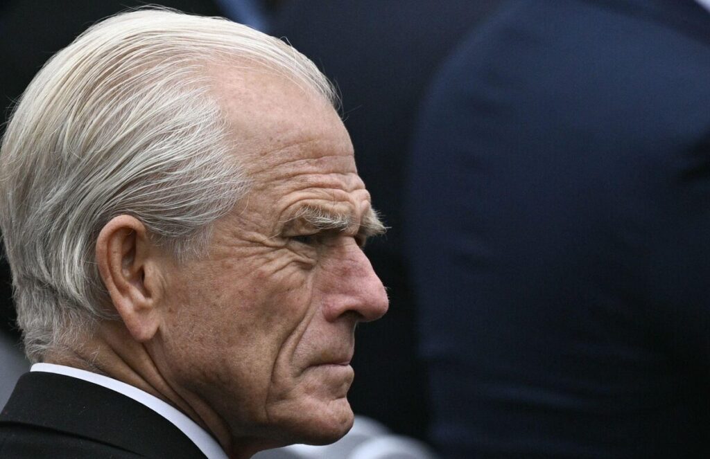 Navarro acusa China de ter “máquina pronta” para interferir em eleições dos EUA e pressiona FBI