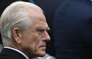 Navarro acusa China de ter “máquina pronta” para interferir em eleições dos EUA e pressiona FBI