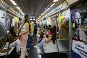 Governo de SP adota plano de contingência após greve afetar linhas da CPTM