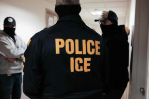 ICE planeja fornecer a seus agentes luvas capazes de aplicar choques elétricos dolorosos