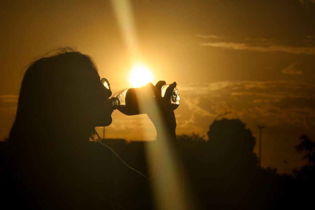 Calor de 34°C e umidade de 15% marcam domingo mais seco no DF