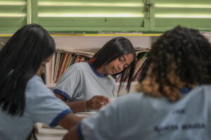 Estudantes da rede pública do DF superam atraso escolar com resiliência e apoio