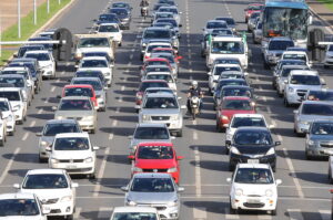 Adesivos eleitorais em carros têm regras e exigem autorização do proprietário
