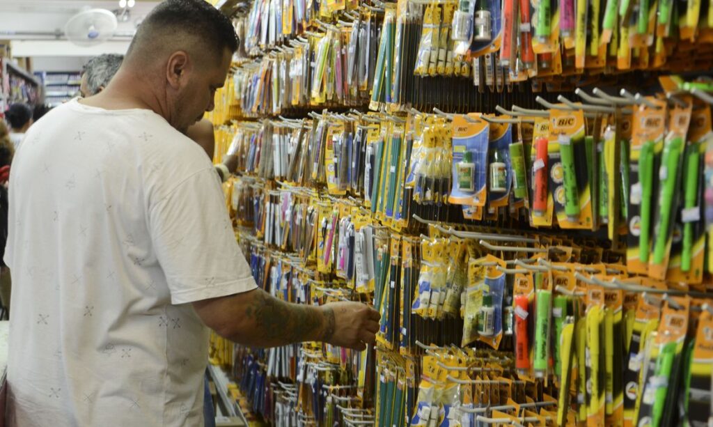 47% dos brasileiros não pretendem comprar presente de Dia dos Pais neste ano, mostra Nexus