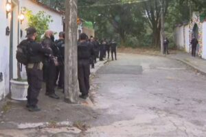 Operação mira quadrilha do Comando Vermelho que sequestrava e extorquia comerciantes no RJ