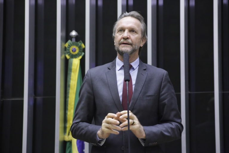 Pedro Uczai segue internado após AVC isquêmico em Brasília