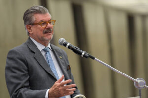 Ministros do STJ cogitam contrariar STF e punir com aposentadoria colega acusado de assédio