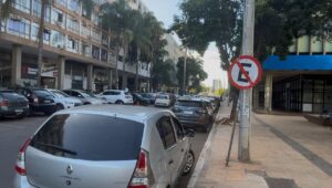 Dupla é presa suspeita de roubar e deixar vítima sem roupas no Setor Comercial Sul