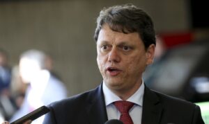 Tarcísio registra candidatura ao governo de SP e declara patrimônio de R$ 2,7 milhões