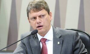 Eu defendo o fim da reeleição, diz Tarcísio de Freitas