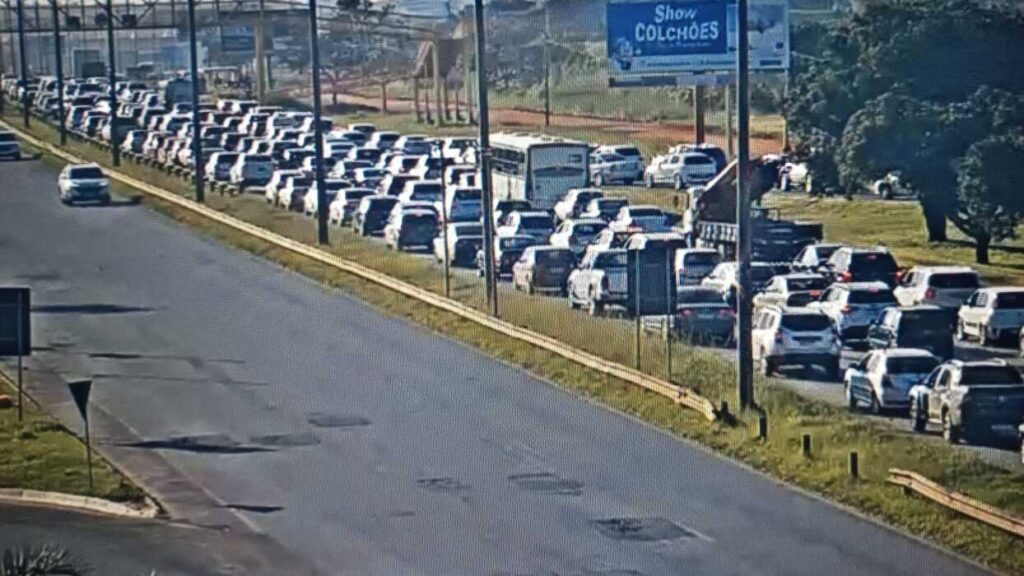 Protesto por falta de energia na 26 de Setembro bloqueia trecho da Estrutural