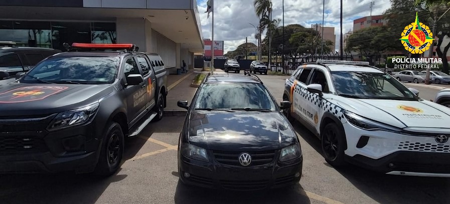 PM recupera carro roubado e leva mulher à delegacia no DF