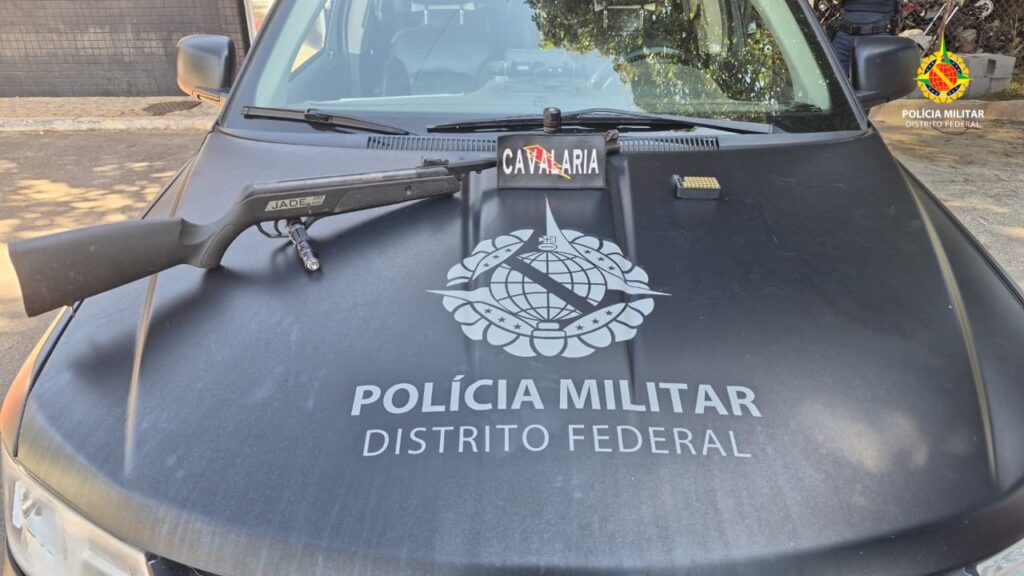PM apreende carabina modificada e 42 munições durante abordagem em Santa Maria
