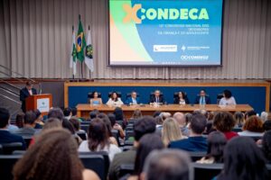 Evento reúne defensores públicos para discutir direitos de crianças e adolescentes em Brasília