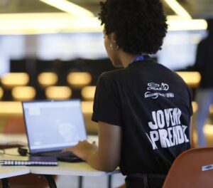 Seis em cada dez jovens aceitariam salário menor por trabalho menos estressante