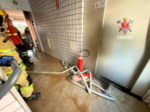 Moradora é levada ao hospital após incêndio em apartamento no Cruzeiro