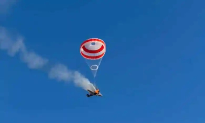 Avião de pequeno porte sofre pane e cai na Grande BH; piloto aciona paraquedas e se salva