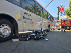 Motociclista sofre fratura após colisão com ônibus em Taguatinga