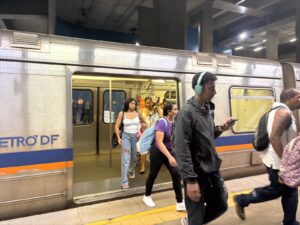Metroviários do DF aprovam paralisação por tempo indeterminado a partir de 1º de setembro