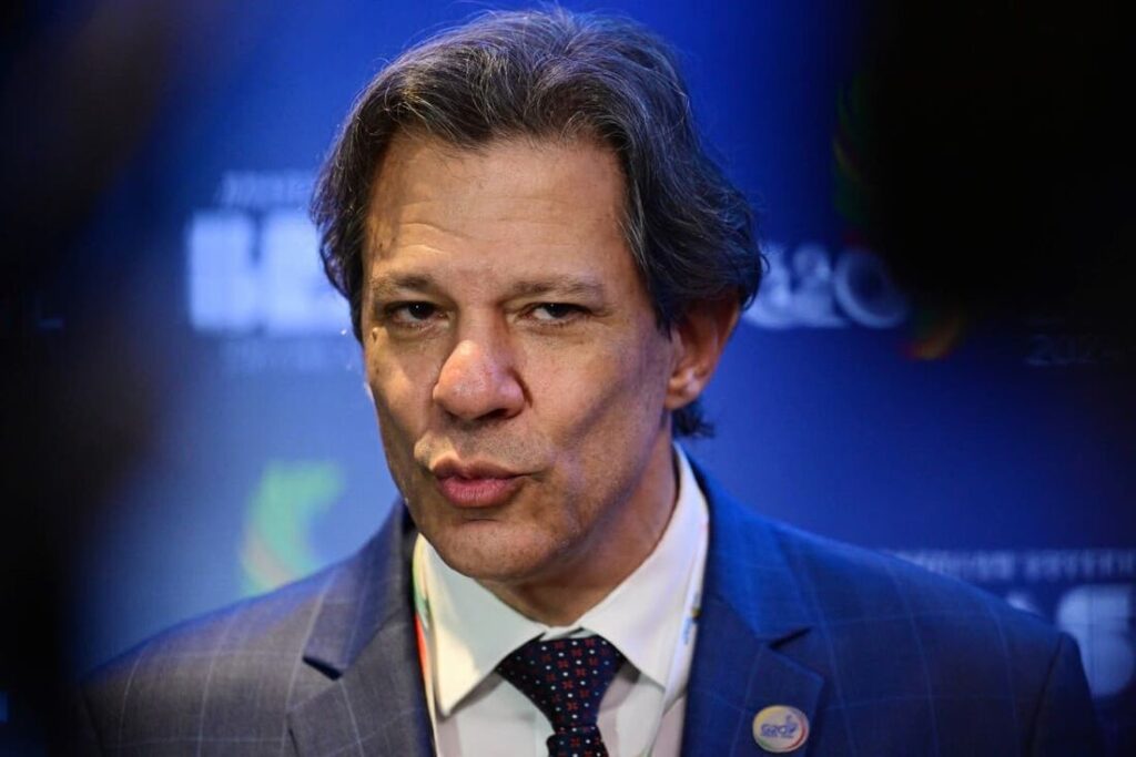 Há crise de sarampo porque a turma do Tarcísio fala mal de vacina nas redes, diz Haddad