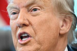 Trump é processado por vender acesso preferencial a publicações da Truth Social
