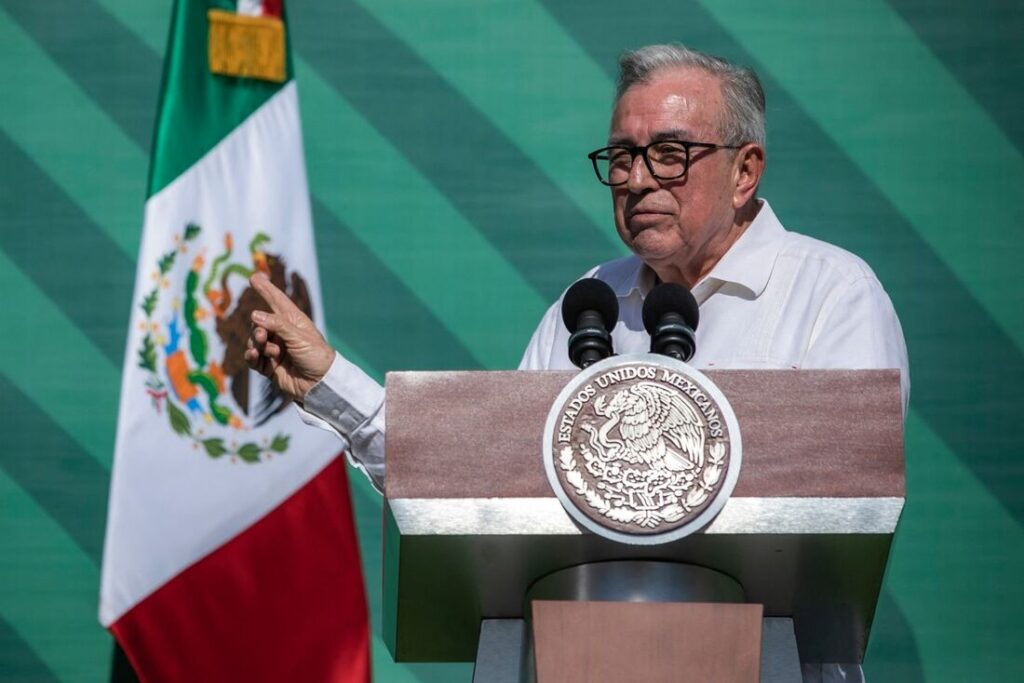 Governador mexicano procurado por tráfico de drogas nos EUA reassume o cargo após afastamento temporário