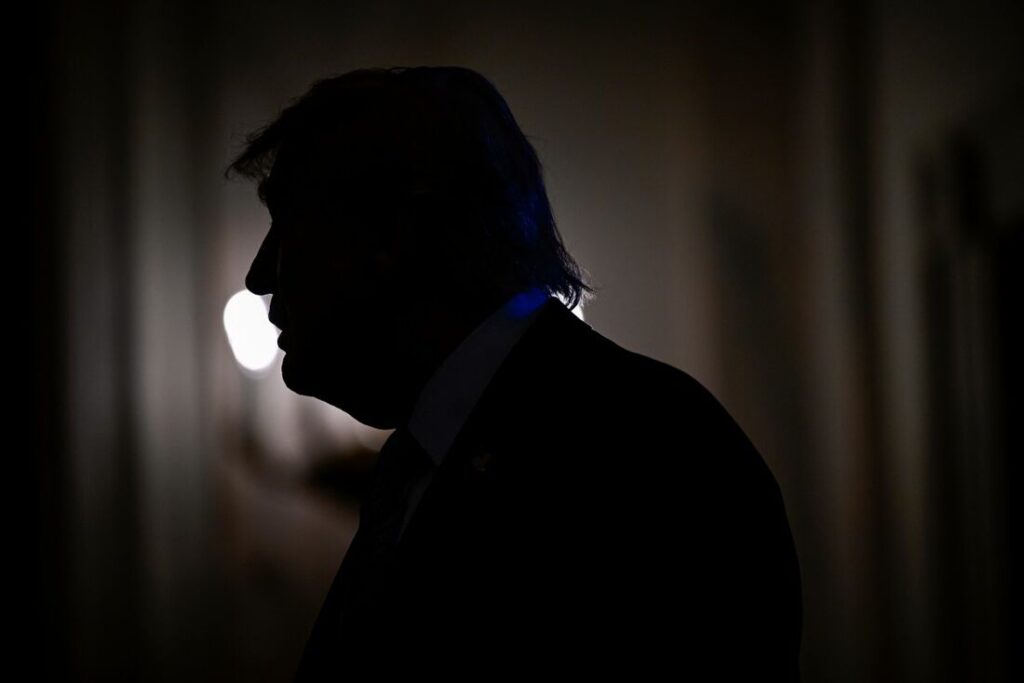 Trump diz que EUA está negociando ‘neste momento’ com o Irã