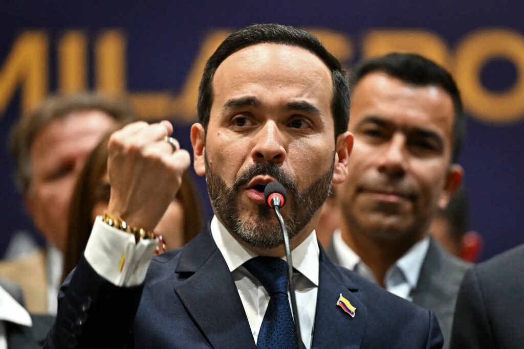 De la Espriella toma posse na Colômbia como aliado de Trump na guerra contra o tráfico
