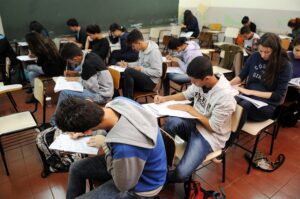 IA prejudica aprendizado na escola e piora desempenho nas provas, diz estudo
