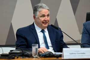 Promotoria pede execução de sentença que cassa direitos políticos de Garotinho
