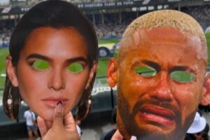 Vascaínos distribuem máscaras de Neymar chorando e Bruna Marquezine
