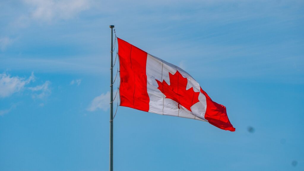 Canadá impõe tarifas de 15% a 50% contra bens dos EUA e amplia disputa comercial