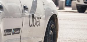 Uber recebe multa de R$ 5 bilhões por suspensões automáticas de motoristas